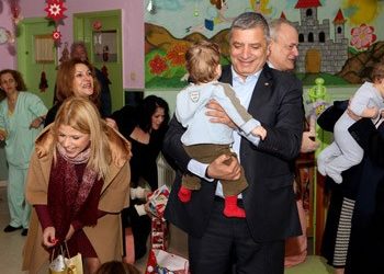 Δώρα για τα παιδιά του Κέντρου Βρεφών «Η Μητέρα»