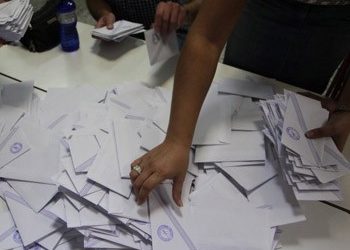 «Σπάει» τις εκλογικές περιφέρειες η κυβέρνηση