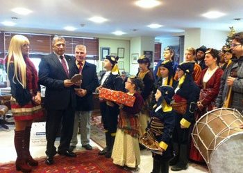 Ευχές και κάλαντα στον δήμαρχο