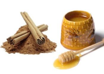 Η Εύη μαγειρεύει μέλι και κανέλα