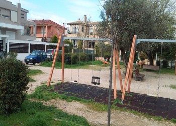 Περιφράξεις και βελτιώσεις δέκα παιδικών χαρών