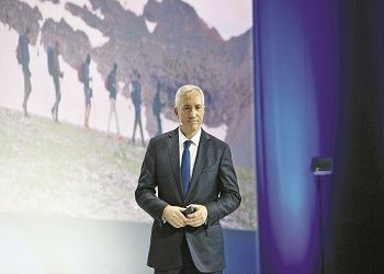 Επενδύει 550 εκατ. ευρώ σε σταθερή & κινητή το 2016