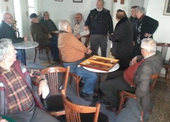 O αντιδήμαρχος Καθαριότητας-Περιβάλλοντος στο ΚΑΠΗ Τούφας