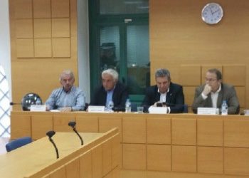 «Η αυτοδιοίκηση καλείται να βγάλει τα κάστανα από τη φωτιά»