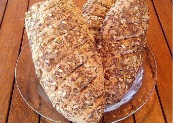 Η Ελευθερία Αλιφιεράκη μάς φτιάχνει ψωμί πολύσπορο