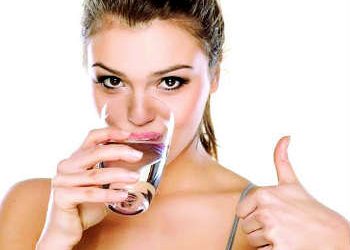 Πίνετε νερό κάθε πρωί;