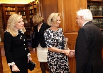 Η Μ. Β. Βαρδινογιάννη και η Kerry Kennedy στο Προεδρικό Μέγαρο