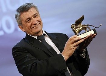 Ο σκηνοθέτης  κατηγορεί…