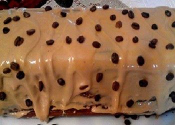 Η Ελευθερία Αλιφιεράκη μάς φτιάχνει κέικ μόκα