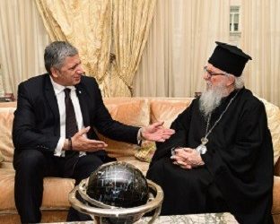 Με τον αρχιεπίσκοπο Αμερικής για το προσφυγικό