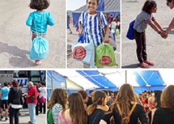 Παράδοση σακιδίων στα προσφυγόπουλα