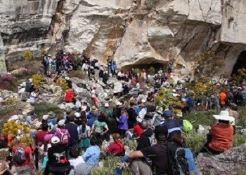 Εκατοντάδες στην πεζοπορία του Πεντελικού