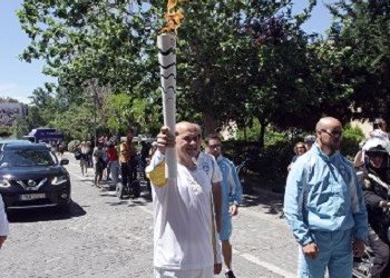 Στέλεχος της Nissan συμμετείχε στην λαμπαδηδρομία!