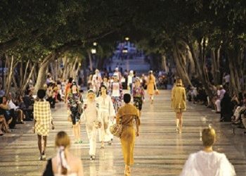 Επίδειξη μόδας του οίκου Chanel στην Κούβα