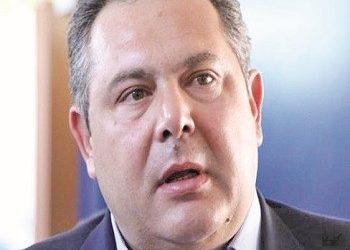 Βάλθηκε να μας τρελάνει;