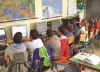 «Ενισχύουμε τα σχολικά εργαστήρια»