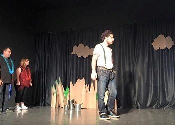 Υπέροχη θεατρική παράσταση από άτομα με αναπηρίες