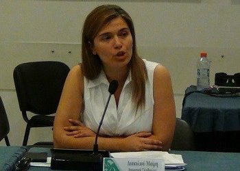 «Αντί για ουσία… υποκρισία»