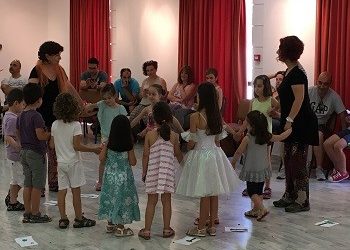 Θεατρικό δρώμενο από τους λιλιπούτειους του ΠΕΑΠ