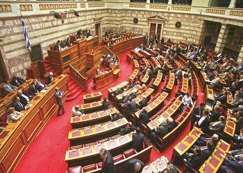 Τα αυτογκόλ συνεχίζονται!