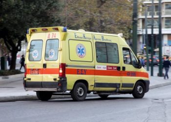 Χαροπαλεύει δημοτική αστυνομικός | Αυτοκίνητο την παρέσυρε πάνω στο πεζοδρόμιο, εν ώρα υπηρεσίας!