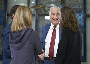 Ο αστροφυσικός Διονύσης Σιμόπουλος στις «Κορυφές» του OTE HISTORY