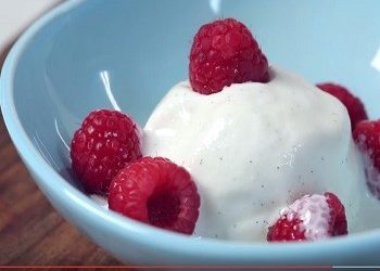 Γιαουρτένιο παγωτό με 4 υλικά! (Video)