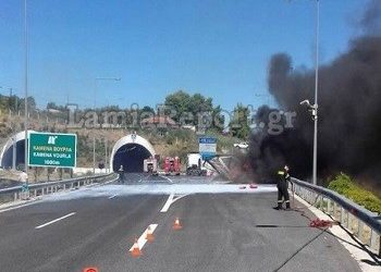 Φωτιά τώρα σε νταλίκα στην Αθηνών - Λαμίας!