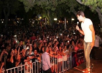 Λευκή Νύχτα με κοσμοσυρροή