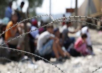 Κόντρα… εντός των τειχών για το προσφυγικό