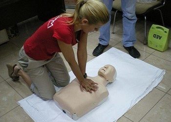 Εκπαίδευση εθελοντών & υπαλλήλων από το ΕΚΑΒ