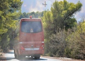 Πυρκαγιά σε δάσος στη Δράμα | Υπό έλεγχο η πυρκαγιά στην Βαρυμπόμπη