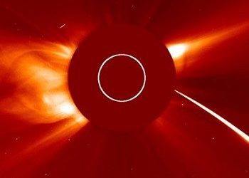 Κομήτης πέφτει με ταχύτητα στον Ήλιο σε σπάνιο βίντεο της NASA