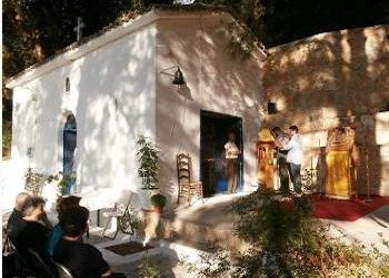 Πανήγυρη στο παρεκκλήσιο Παναγίας της Χελιδονούς