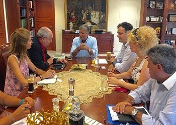 Συνάντηση Πατούλη με τον Τέρενς Κουίκ