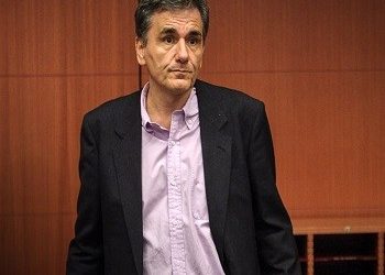 «Βουτιά» στα έσοδα τον Ιούλιο - Κίνδυνος κόφτη σε μισθούς-συντάξεις