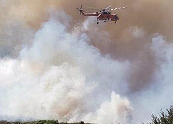 Θάσος | Κάηκαν σπίτια, Τραυματίστηκε σοβαρά πυροσβέστης