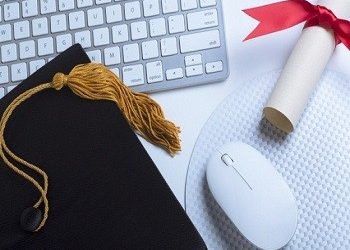 Μαρουσιώτικη χορήγηση υποτροφίας στο ΙΕΚ ΣΒΙΕ