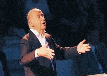 Αυλαία στο Μέγαρο