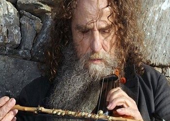 Ψαραντώνης | «Βλέπω συνέχεια τον αδερφό μου, Νίκο Ξυλούρη»