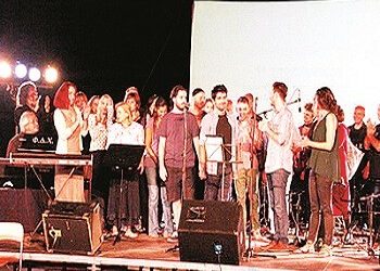 Συγκίνησαν το κοινό οι 11 Στιχοπλόκοι