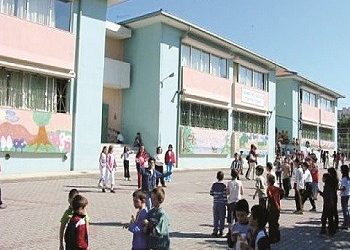 Μία από τα ίδια