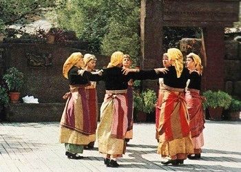 Μαθήματα ελληνικών χορών για ενήλικες στο ΚΕΜΜΕ