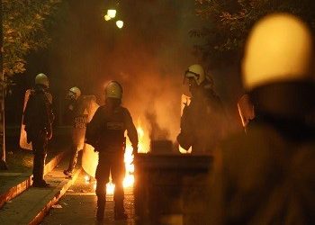 Πεδίο μάχης η Πατησίων από 100 άτομα