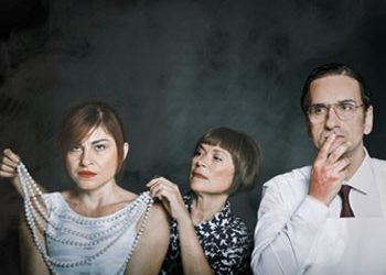 Ομαδική παρακολούθηση θεατρικής παράστασης