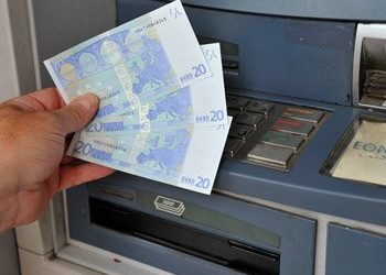 Χάκερς «τρελαίνουν» τα ATM και βγάζουν ανεξέλεγκτα λεφτά