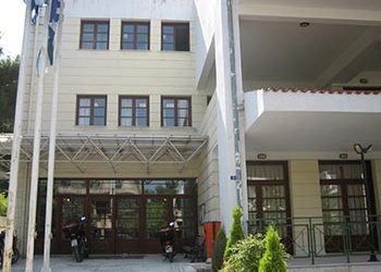 Εξι χρόνια απλήρωτοι