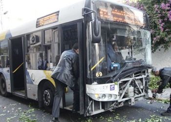Καραμπόλα στον Πειραιά: Ακρωτηριάστηκε ηλικιωμένος