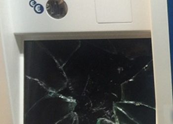 Επίθεση με βαριοπούλες στον σταθμό του ΚΑΤ