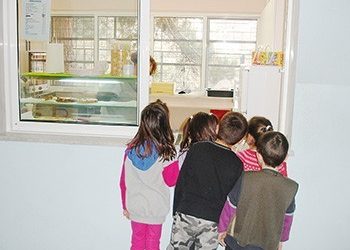 «Τρομοκρατούν και παραπλανούν γονείς και μαθητές»